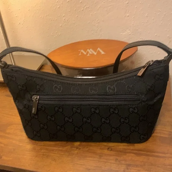 Gucci Boat Pochette Bag - Picture 3 of 16